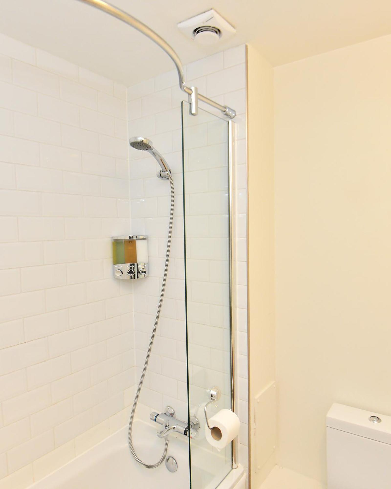 Stylish 2Br Flat - 2 Free Parking Spaces - Near Lgw Airport Кролей Экстерьер фото